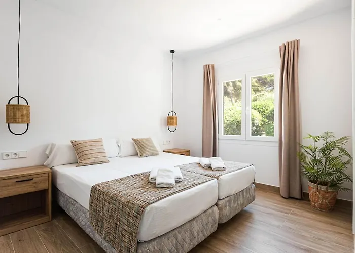 فيلة Evita Santo Tomás