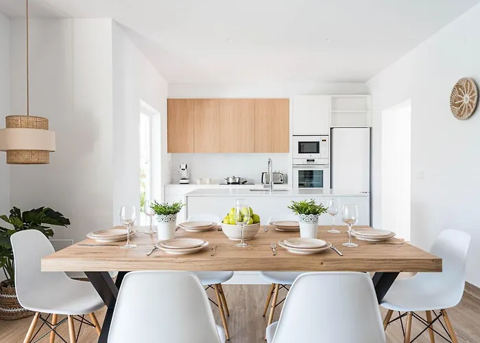 فيلة Evita Santo Tomás